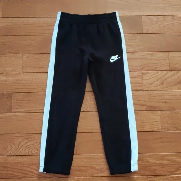 Very cute toddler boys Nike matching set - Picture 3 of 3